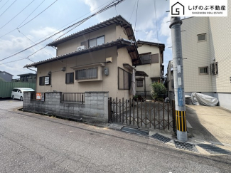 ハッピー六原草津店まで徒歩5分♪
徒歩圏内にスーパーやコンビニエンスストアが充実しているので買い物にとても便利です！