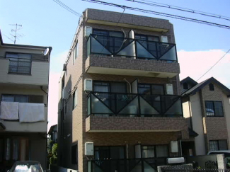 落ち着いた雰囲気の外観です