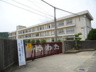 姫路市立八幡小学校まで340ｍ