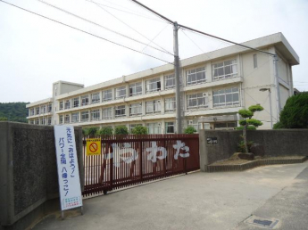 姫路市立八幡小学校まで340ｍ
