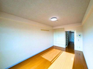 長方形で家具配置がしやすい間取り。生活動線もスムーズ。