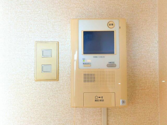 安心のモニタ付きインターホンを設置。