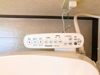 温水洗浄便座の操作パネル。水勢や温度など細かな設定が可能。