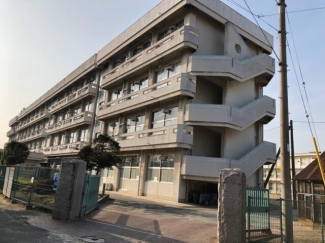 西条市立大町小学校まで1850m