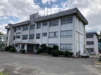 西条市立玉津小学校まで4100m