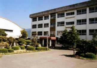 西条市立西条東中学校まで3300m