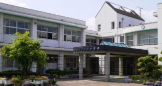 西条市立吉井小学校まで857m