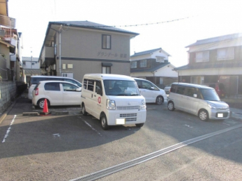 【駐車場】