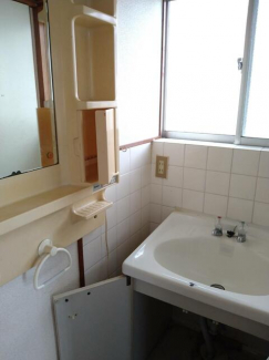 松山市吉藤４丁目のアパートの画像