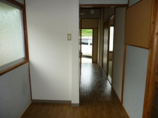 廊下から玄関
