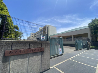 長坂中学校まで1000ｍ（徒歩１３分）