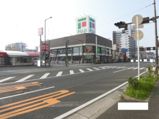 フジ本町店まで542m