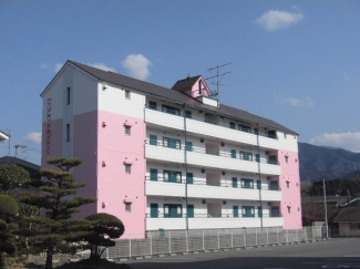 鉄筋コンクリート造4階建てのマンション