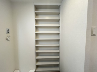 洗濯機置場横の棚です