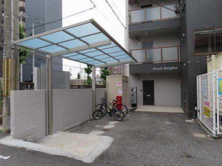 駐輪場　西側にポール設置済でチェーン取付可