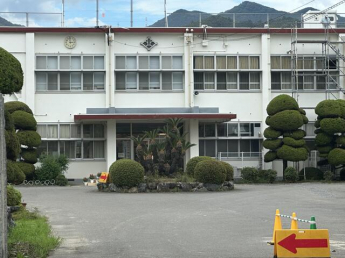 東温市立北吉井小学校まで998m