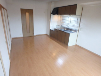 こちらのリビングで趣味の時間をお楽しみください