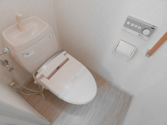 ★温水洗浄便座付きで快適です