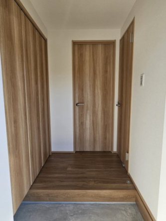 お部屋の中が見えないようにホールになっています
