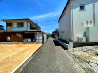 【前面道路含む現地写真】