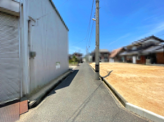 【前面道路含む現地写真】