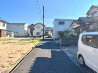 【前面道路含む現地写真】
