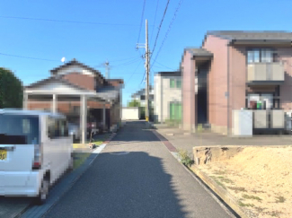 【前面道路含む現地写真】