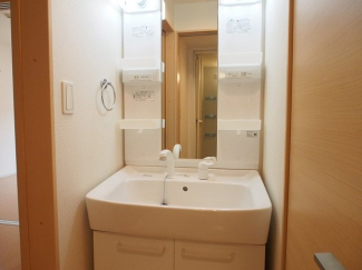 明るい洗面所です