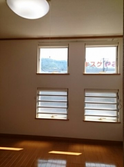 内装は落ち着いています