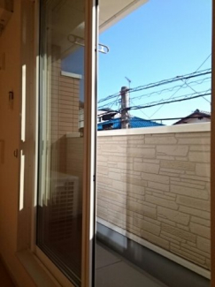 バルコニーからの眺めを楽しみながら食事をしませんか