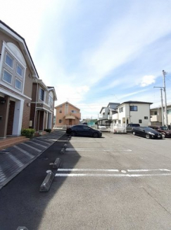 車をお持ちの方に嬉しい駐車場付きの物件です