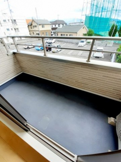お洗濯にも便利なバルコニー付き