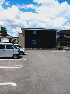 駐車場があるので、車を買う予定の方も安心です