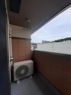 開放的で明るい空間を演出してくれるバルコニーです