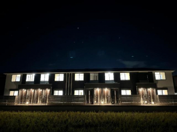 外観写真（夜）