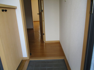 収納もある玄関です