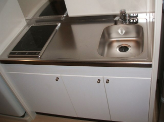 中央に調理スペースを確保。