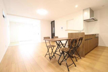 横並びダイニングは料理の配膳も楽々♪リビング学習にもオススメ