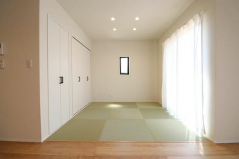 キッチンは、クリナップのステディアを採用。見えない部分までス