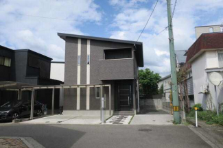 おちついた外観　駐車場３台　閑静な住宅街です