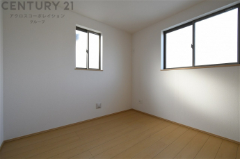 リラックスできるプライベート空間で、快適な睡眠をサポート。個人の好みに合わせたインテリアや寝具で心地良さを追求。プライベートな時間を過ごし、リフレッシュする場所におすすめです。