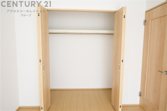 衣類やアクセサリー、小物類の収納が便利で整理整頓がしやすく、部屋の美観を保ちつつ、スペースを最大限に活用できます。衣服のしわやダメージを防ぎ、長持ちさせることができます。