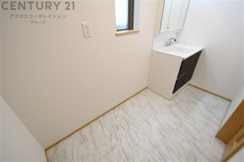 衣服の収納や脱ぎ着や整理整頓がしやすく、湿った衣類を乾燥させるスペースがありカビや臭いの発生を防ぎます。床の汚れを他の部屋に持ち込まず清潔を保つことができます。また快適な入浴環境の整備にも役立ちます。