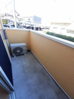 開放的で明るい空間を演出してくれるバルコニーです