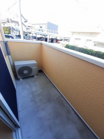 開放的で明るい空間を演出してくれるバルコニーです