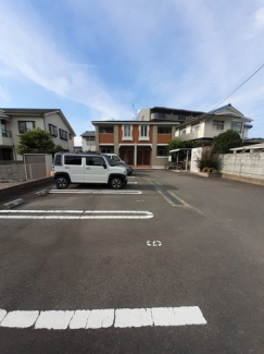 駐車場があるので、車を買う予定の方も安心です