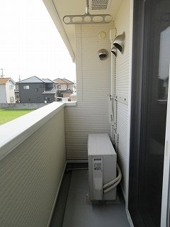 暖かな日差しのふりそそぐバルコニー