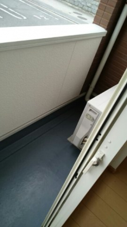 暖かな日差しのふりそそぐバルコニー