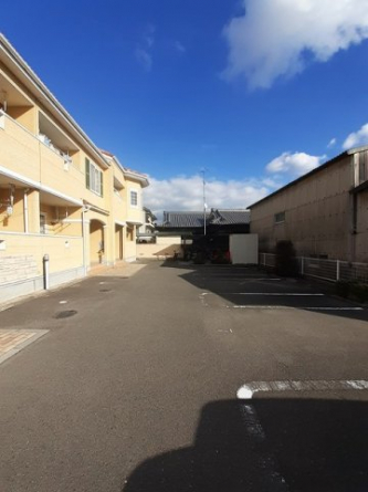 駐車場があるので、車を買う予定の方も安心です