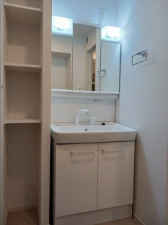 明るい洗面所です